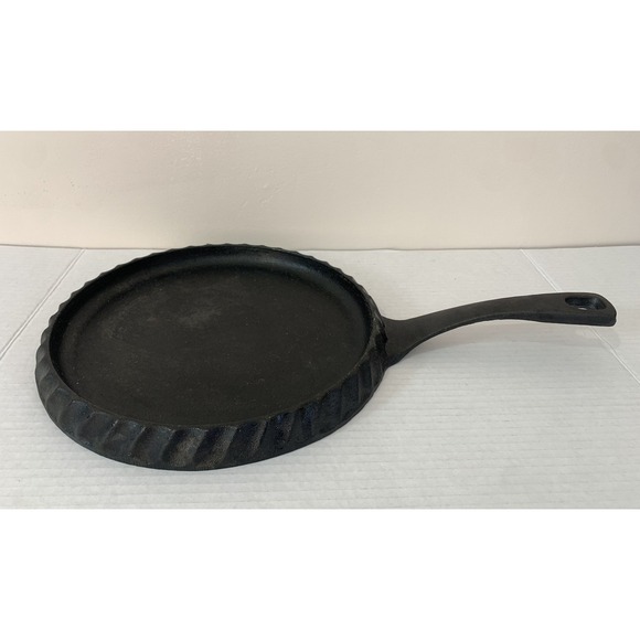 Paula Deen Other - Paula Deen Heavy Cast Iron Pancake Hoecake 10" Round Griddle B176